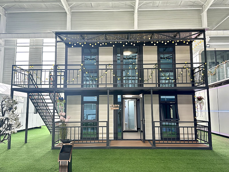 Introducción del producto de las dos alas dobles planas con parte superior
